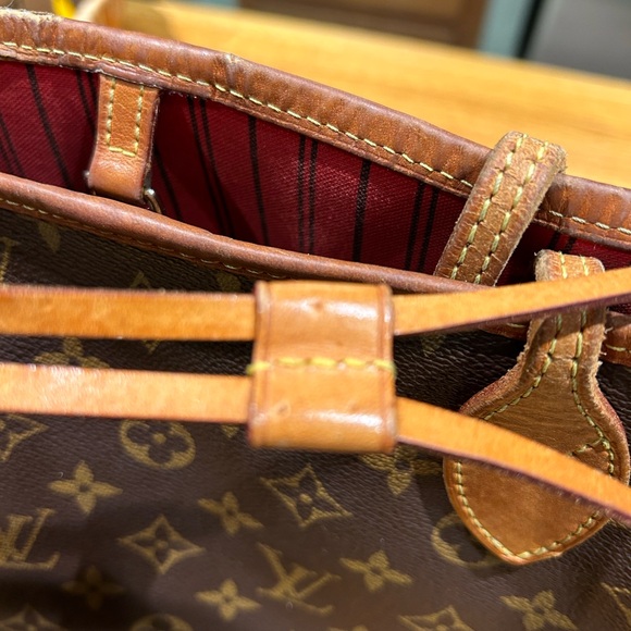 Gently used Louis Vuitton MM Neverfull - Picture 7 of 16